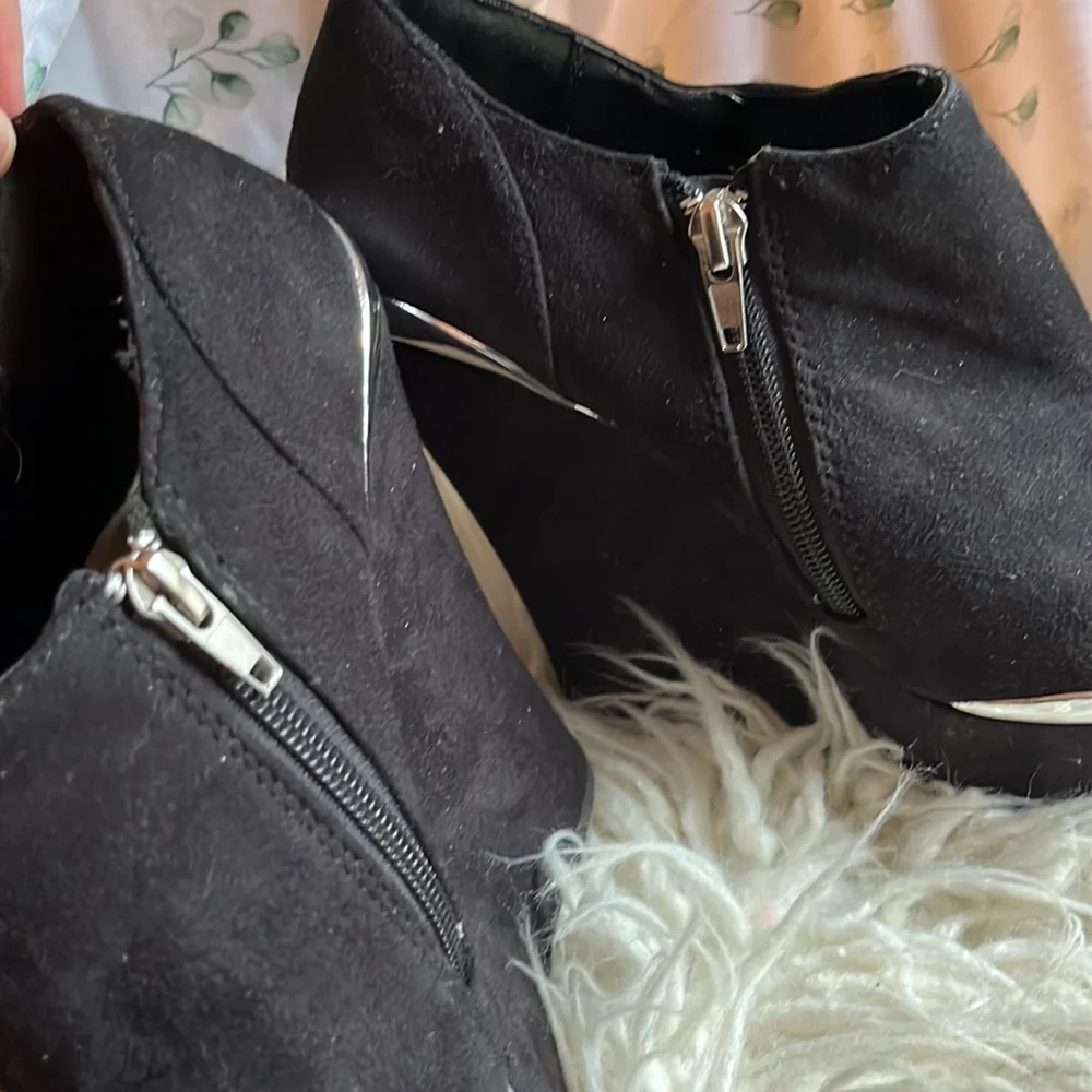 Shi Black Wedged Booties - Picture 3 of 4